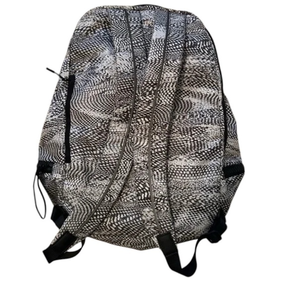 LULULEMON CITY ADVENTURER BACKPACK SWERVE VAPOR MEDal GRAY BLACK - Picture 2 of 5